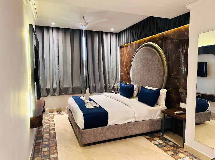 Luxury Double Room with Ganga View